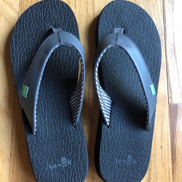 Sanuk Shoes - NEW Sanuk Sandals. Size 9.